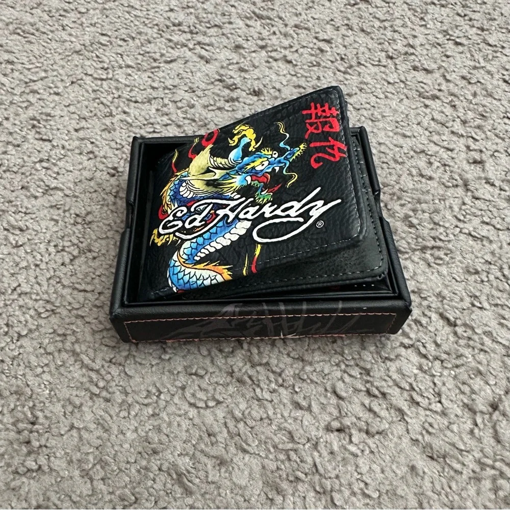 Ed Hardy Black Dragon Graphic Bi-Fold Wallet Mens